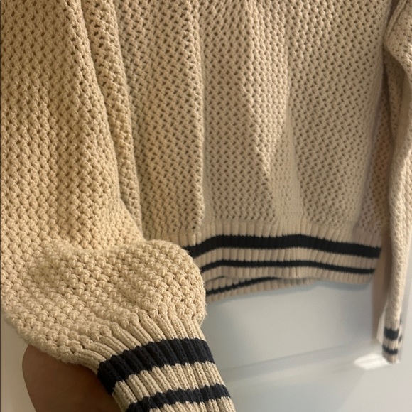 Arizona Jean Company Cream V-Neck Sweater with Blue Trim - Picture 4 of 6